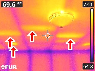 Thermal image of the ceiling in Home H showing warm spots where insulation is missing
